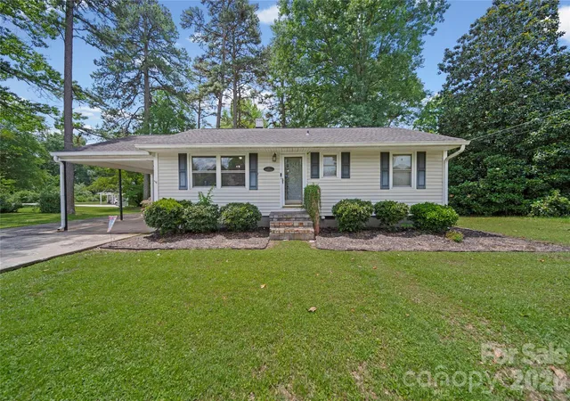 Photo 3 of Single family home for sale at 600 Mcadenville Rd, Lowell, NC 28098 | MLS# 4383777 | Listing updated on 2026-09-12