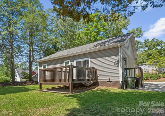 Photo 2 of Single family home for sale at 64 Drexel Rd, Hendersonville, NC 28739 | MLS# 4383841 | Listing updated on 2026-09-12