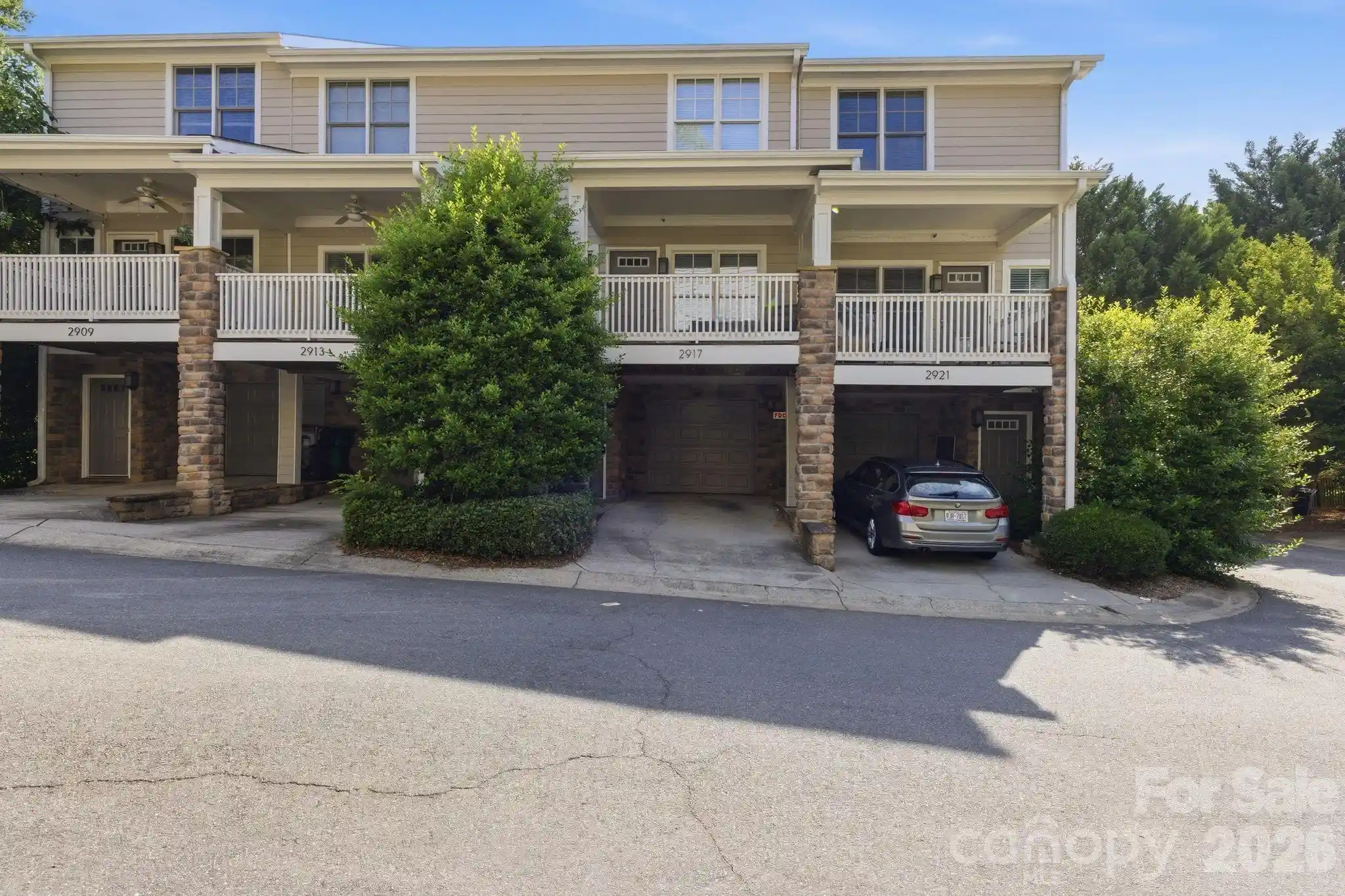 Listing Photo 1 - Condo for sale in 2917 Craftsman Ln located at 2917 Craftsman Ln, Charlotte, NC 28204 - Unit 2917 Craftsman Ln