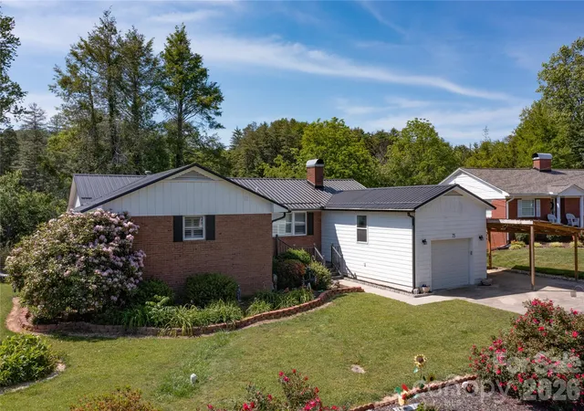 Photo 3 of Single family home for sale at 75 Hawthorne Dr, Brevard, NC 28712 | MLS# 4384254 | Listing updated on 2026-09-15