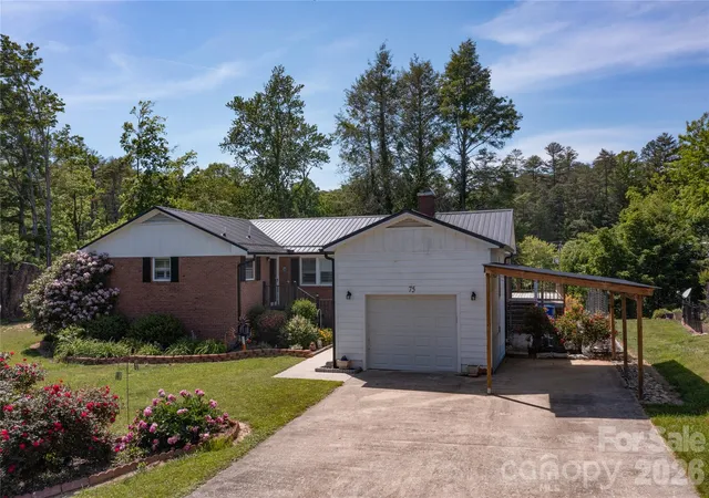 Photo 4 of Single family home for sale at 75 Hawthorne Dr, Brevard, NC 28712 | MLS# 4384254 | Listing updated on 2026-09-15
