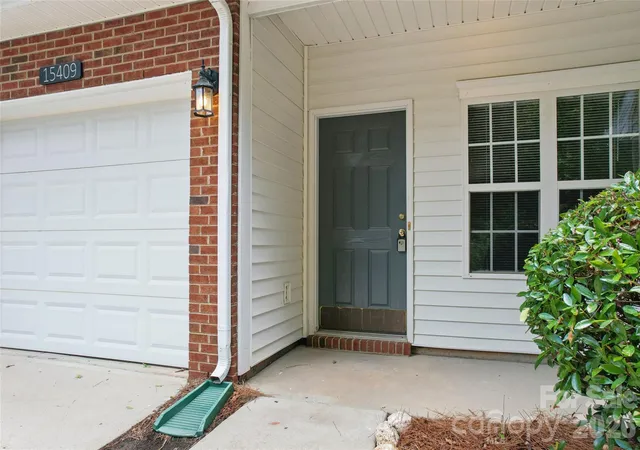 Photo 3 of Townhouse for sale at 15409 Tully House Ct, Charlotte, NC 28277 | MLS# 4384524 | Listing updated on 2026-10-30