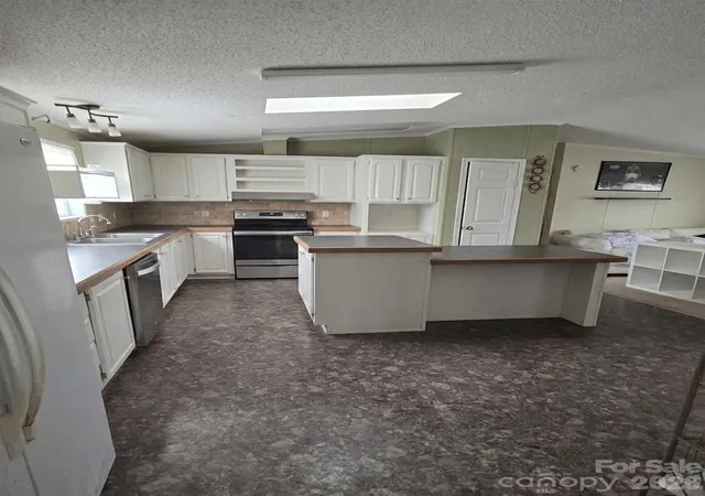 Photo 2 of Single family home for sale at 1276 Forest Ridge Dr, Bessemer City, NC 28016 | MLS# 4384750 | Listing updated on 2026-09-11