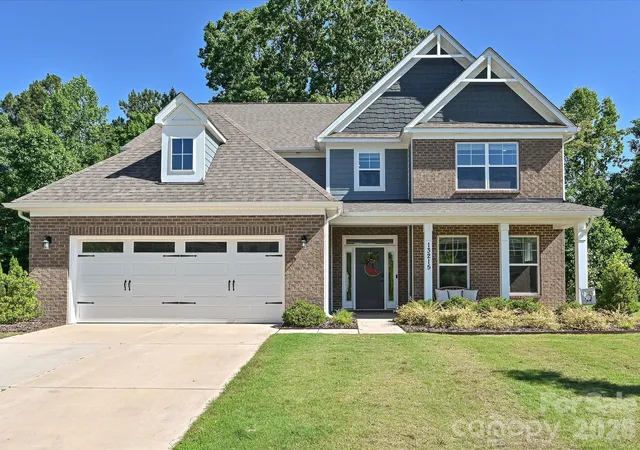Photo 4 of Single family home for sale at 13215 Fiore Pl, Huntersville, NC 28078 | MLS# 4384879 | Listing updated on 2026-09-21