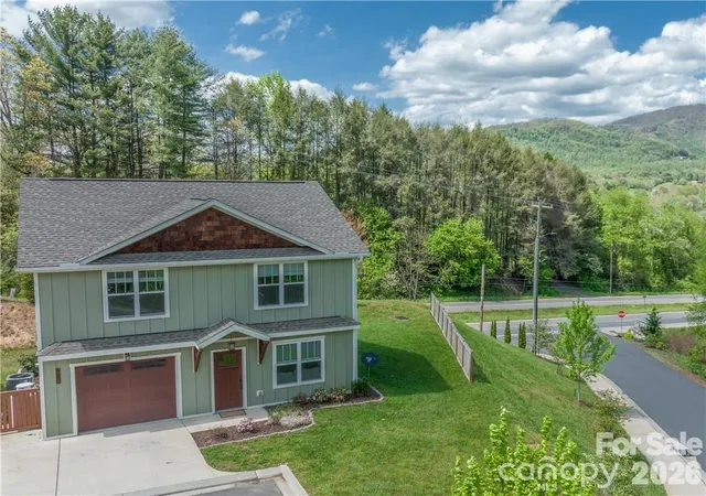 Photo 1 of Single family home for sale at 101 Towne Pl, Clyde, NC 28721 | MLS# 4385048 | Listing updated on 2026-09-11