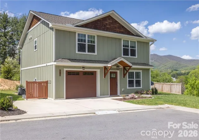 Photo 2 of Single family home for sale at 101 Towne Pl, Clyde, NC 28721 | MLS# 4385048 | Listing updated on 2026-09-11