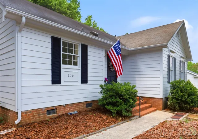 Photo 2 of Single family home for sale at 9624 Central Dr, Mint Hill, NC 28227 | MLS# 4385094 | Listing updated on 2026-10-02