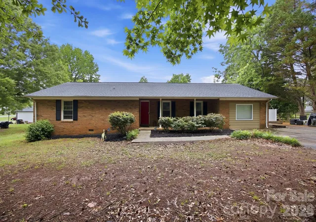 Photo 3 of Single family home for sale at 1709 Andover St NW, Concord, NC 28027 | MLS# 4385139 | Listing updated on 2026-09-11