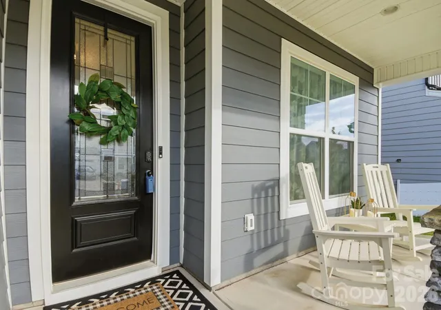 Photo 3 of Single family home for sale at 117 Ballantree Rd, Mooresville, NC 28115 | MLS# 4385421 | Listing updated on 2026-09-13