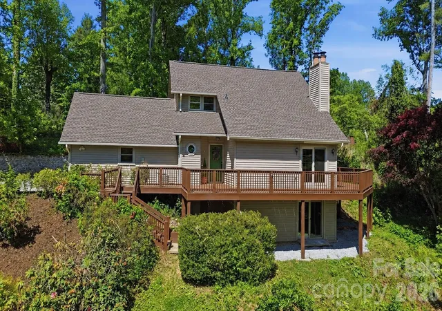 Photo 1 of Single family home for sale at 207 Wood Dale Dr, Hendersonville, NC 28791 | MLS# 4385803 | Listing updated on 2026-09-26