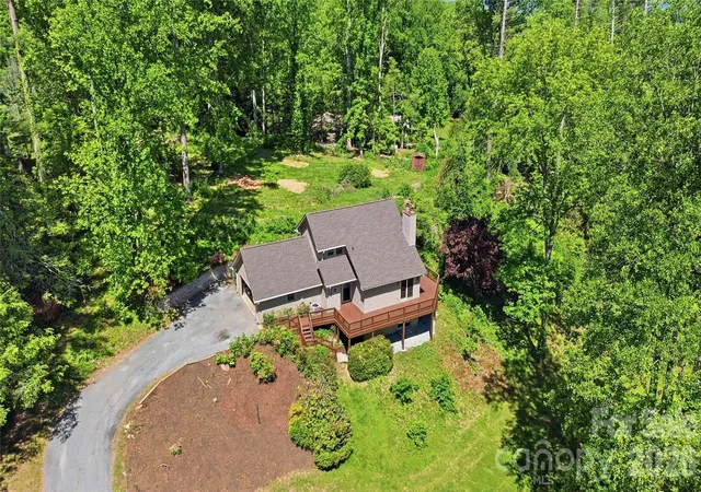 Photo 2 of Single family home for sale at 207 Wood Dale Dr, Hendersonville, NC 28791 | MLS# 4385803 | Listing updated on 2026-09-26