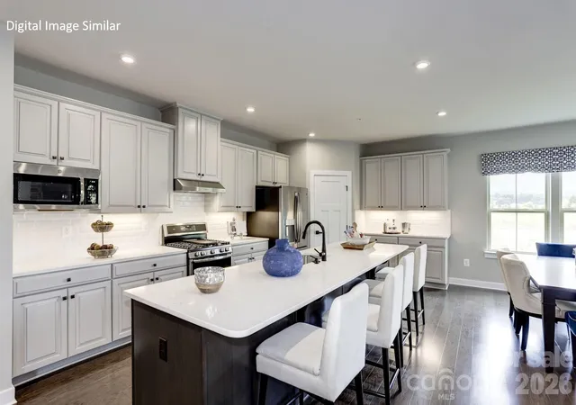 Photo 2 of Single family home for sale at 909 Heathway Dr, Charlotte, NC 28213 | MLS# 4386135 | Listing updated on 2026-09-13