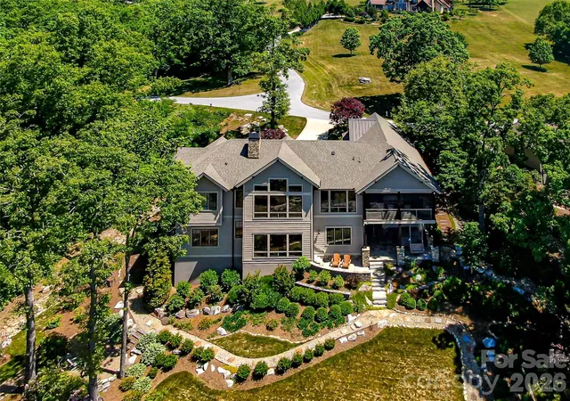 Photo 2 of Single family home for sale at 236 Summerset Dr, Hendersonville, NC 28792 | MLS# 4386294 | Listing updated on 2026-09-25