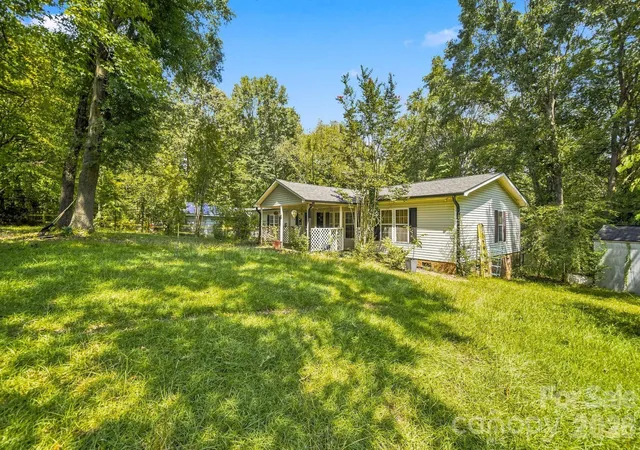Photo 3 of Single family home for sale at 1062 Bayneswood Ln, Fort Mill, SC 29707 | MLS# 4386389 | Listing updated on 2026-10-20