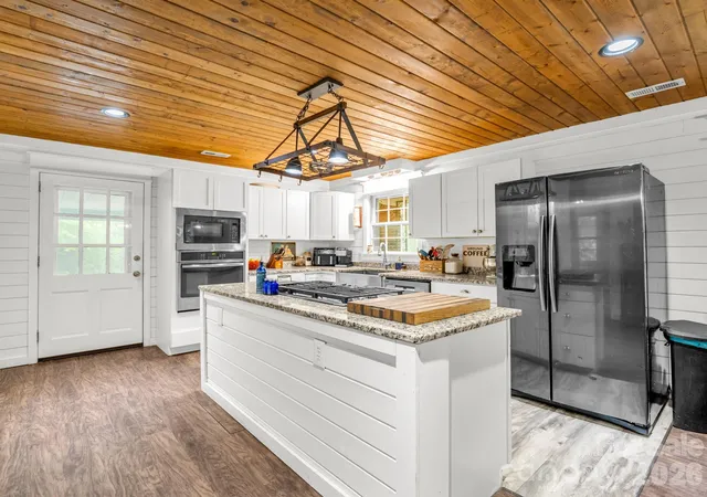 Photo 3 of Single family home for sale at 679 Solomon Jones Rd, Cedar Mountain, NC 28718 | MLS# 4386491 | Listing updated on 2026-09-11