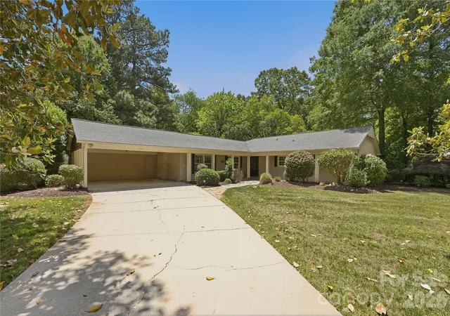 Photo 1 of Single family home for sale at 6014 Glenridge Rd, Charlotte, NC 28211 | MLS# 4386522 | Listing updated on 2026-10-14