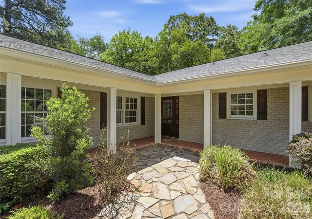 Photo 2 of Single family home for sale at 6014 Glenridge Rd, Charlotte, NC 28211 | MLS# 4386522 | Listing updated on 2026-10-14