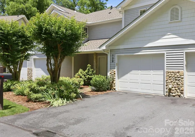 Photo 2 of Condo for sale at 135 Ewarts Pond Rd, Hendersonville, NC 28739 | MLS# 4386666 | Listing updated on 2026-09-26
