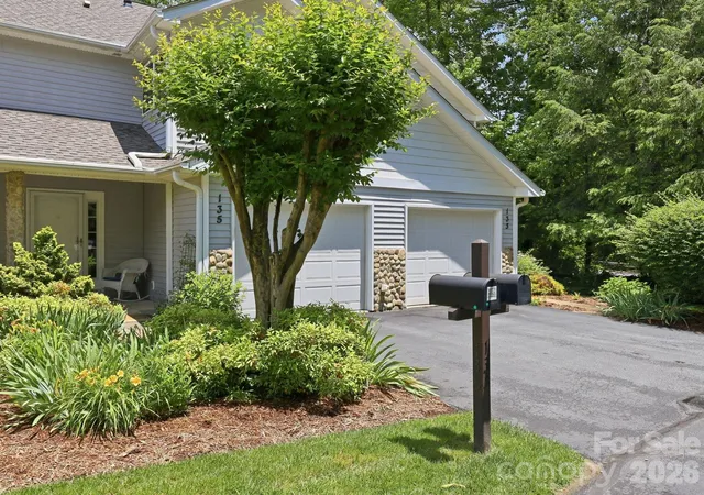 Photo 3 of Condo for sale at 135 Ewarts Pond Rd, Hendersonville, NC 28739 | MLS# 4386666 | Listing updated on 2026-09-26