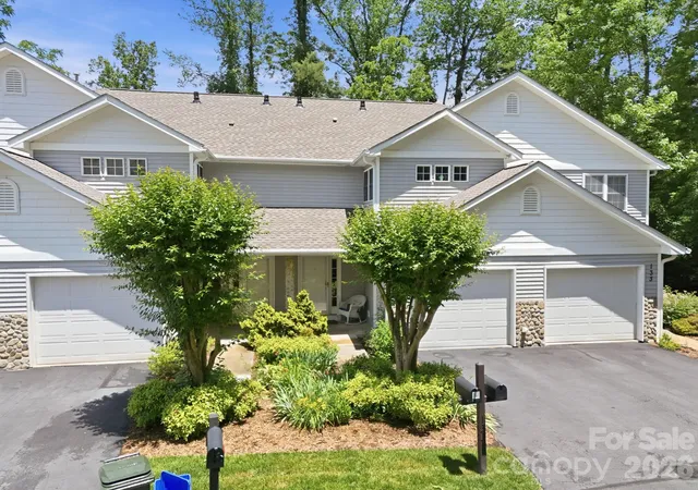 Photo 3 of Condo for sale at 135 Ewarts Pond Rd, Hendersonville, NC 28739 | MLS# 4386666 | Listing updated on 2026-09-26
