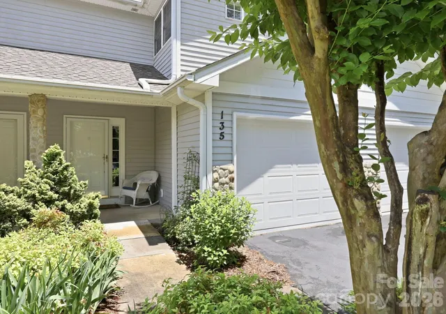 Photo 4 of Condo for sale at 135 Ewarts Pond Rd, Hendersonville, NC 28739 | MLS# 4386666 | Listing updated on 2026-09-26