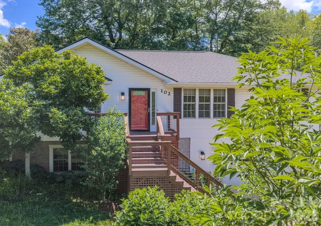Photo 1 of Single family home for sale at 102 Forest Lake Dr, Asheville, NC 28803 | MLS# 4387352 | Listing updated on 2026-10-08