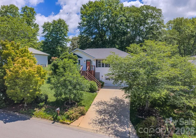 Photo 2 of Single family home for sale at 102 Forest Lake Dr, Asheville, NC 28803 | MLS# 4387352 | Listing updated on 2026-10-08