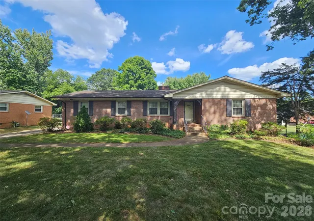 Photo 2 of Single family home for sale at 331 Woodside Dr, Shelby, NC 28150 | MLS# 4387360 | Listing updated on 2026-09-11