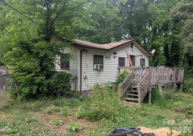 Photo 2 of Single family home for sale at 1218 B Essex St, Gastonia, NC 28052 | MLS# 4387390 | Listing updated on 2026-10-02