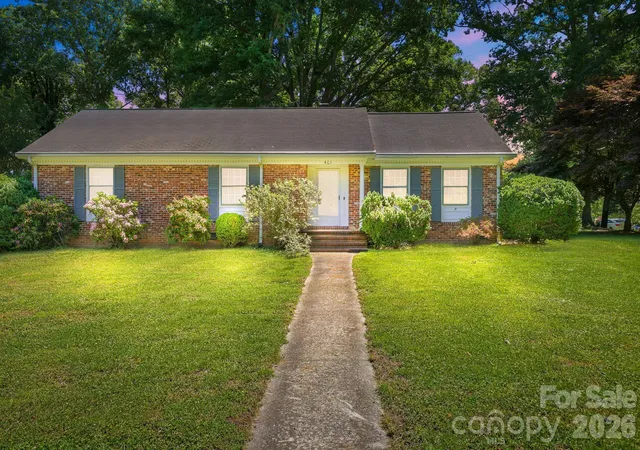 Photo 1 of Single family home for sale at 401 White Oaks Dr, Salisbury, NC 28147 | MLS# 4387648 | Listing updated on 2026-09-09