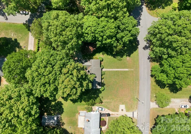 Photo 3 of Single family home for sale at 401 White Oaks Dr, Salisbury, NC 28147 | MLS# 4387648 | Listing updated on 2026-09-09