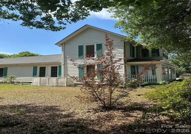 Photo 3 of Single family home for sale at 1407 N College Ave, Newton, NC 28658 | MLS# 4388178 | Listing updated on 2026-09-13