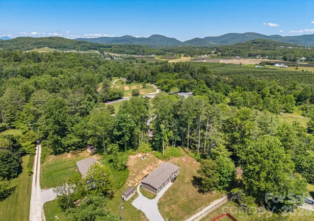Photo 2 of Single family home for sale at 151 Fld Sparrow Ln, Hendersonville, NC 28792 | MLS# 4388296 | Listing updated on 2026-09-11