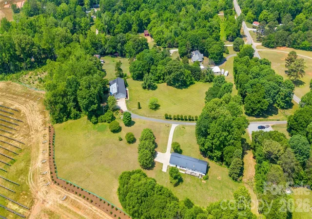 Photo 2 of Sale Pending at 2001 Fountain Ln, Stanley, NC 28164 | MLS# 4388361 | Listing updated on 2026-09-08