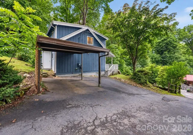 Photo 3 of Single family home for sale at 100 Bristol Ln, Maggie Valley, NC 28751 | MLS# 4388389 | Listing updated on 2026-09-11