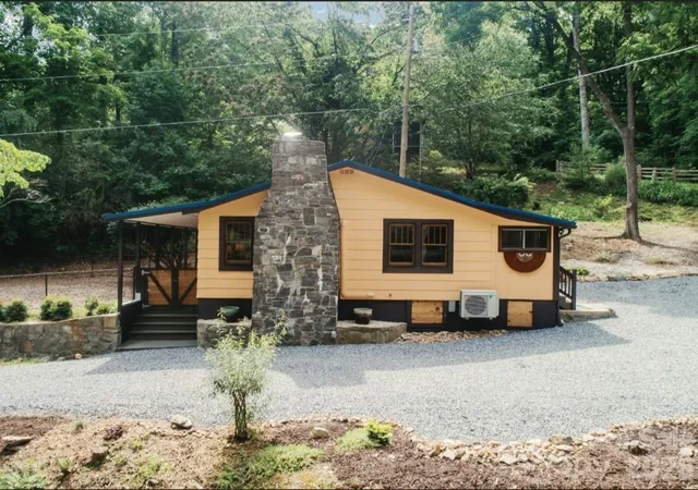 Photo 3 of Single family home for sale at 168 Avondale Rd, Asheville, NC 28803 | MLS# 4388487 | Listing updated on 2026-09-15