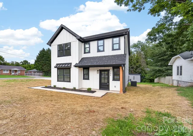 Photo 2 of Single family home for sale at 304 N 14th Street, Bessemer City, NC 28016 | MLS# 4388712 | Listing updated on 2026-09-11