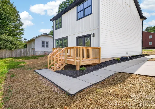 Photo 4 of Single family home for sale at 304 N 14th Street, Bessemer City, NC 28016 | MLS# 4388712 | Listing updated on 2026-09-11