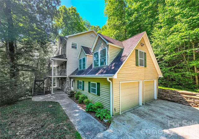 Photo 3 of Single family home for sale at 22 Great Aspen Way, Black Mountain, NC 28711 | MLS# 4388934 | Listing updated on 2026-09-11