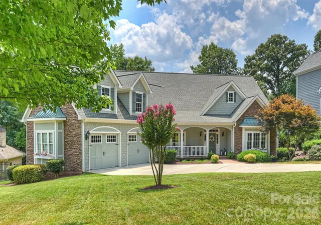 Photo 1 of Single family home for sale at 929 Wessington Manor Ln, Fort Mill, SC 29715 | MLS# 4389029 | Listing updated on 2026-10-05