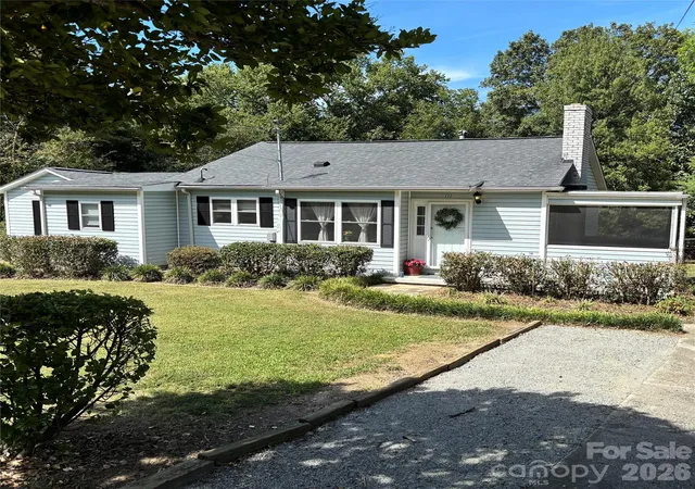 Photo 1 of Single family home for sale at 111 Cove Ave, Mount Holly, NC 28120 | MLS# 4389583 | Listing updated on 2026-10-04