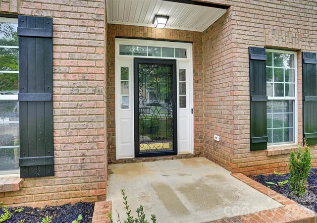 Photo 2 of Single family home for sale at 520 Grantham Ln, Charlotte, NC 28262 | MLS# 4389594 | Listing updated on 2026-09-11