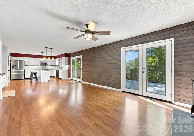 Photo 3 of Single family home for sale at 14301 Harbor Est Rd, Charlotte, NC 28278 | MLS# 4389673 | Listing updated on 2026-10-05