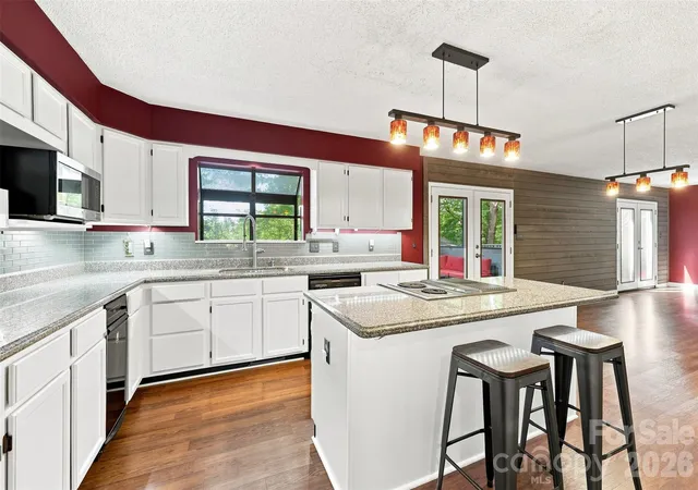 Photo 4 of Single family home for sale at 14301 Harbor Est Rd, Charlotte, NC 28278 | MLS# 4389673 | Listing updated on 2026-10-05