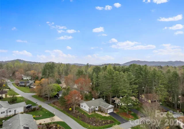 Photo 2 of Single family home for sale at 2 Manakiki Ct, Etowah, NC 28729 | MLS# 4389723 | Listing updated on 2026-09-23