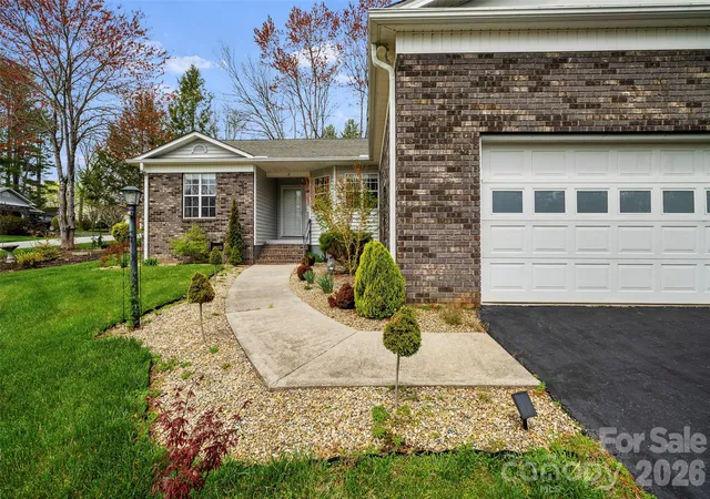 Photo 3 of Single family home for sale at 2 Manakiki Ct, Etowah, NC 28729 | MLS# 4389723 | Listing updated on 2026-09-23