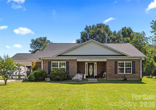Photo 1 of Single family home for sale at 5250 Hickory Grv Rd, Mount Holly, NC 28120 | MLS# 4390043 | Listing updated on 2026-10-07