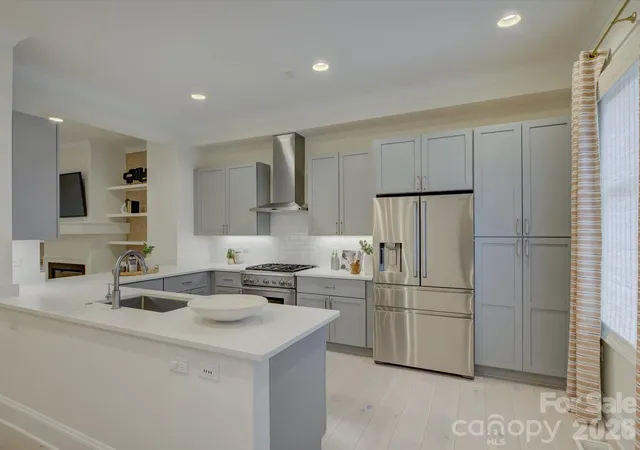 Photo 2 of Townhouse for sale at 335 E Tremont Ave, Charlotte, NC 28203 | MLS# 4390231 | Listing updated on 2026-09-11