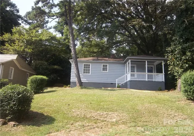 Photo 1 of Single family home for sale at 2431 Columbus Cir, Charlotte, NC 28208 | MLS# 4390418 | Listing updated on 2026-09-14