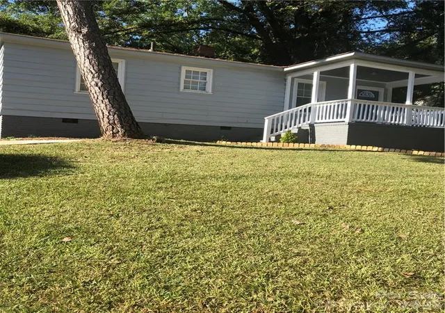 Photo 3 of Single family home for sale at 2431 Columbus Cir, Charlotte, NC 28208 | MLS# 4390418 | Listing updated on 2026-09-14